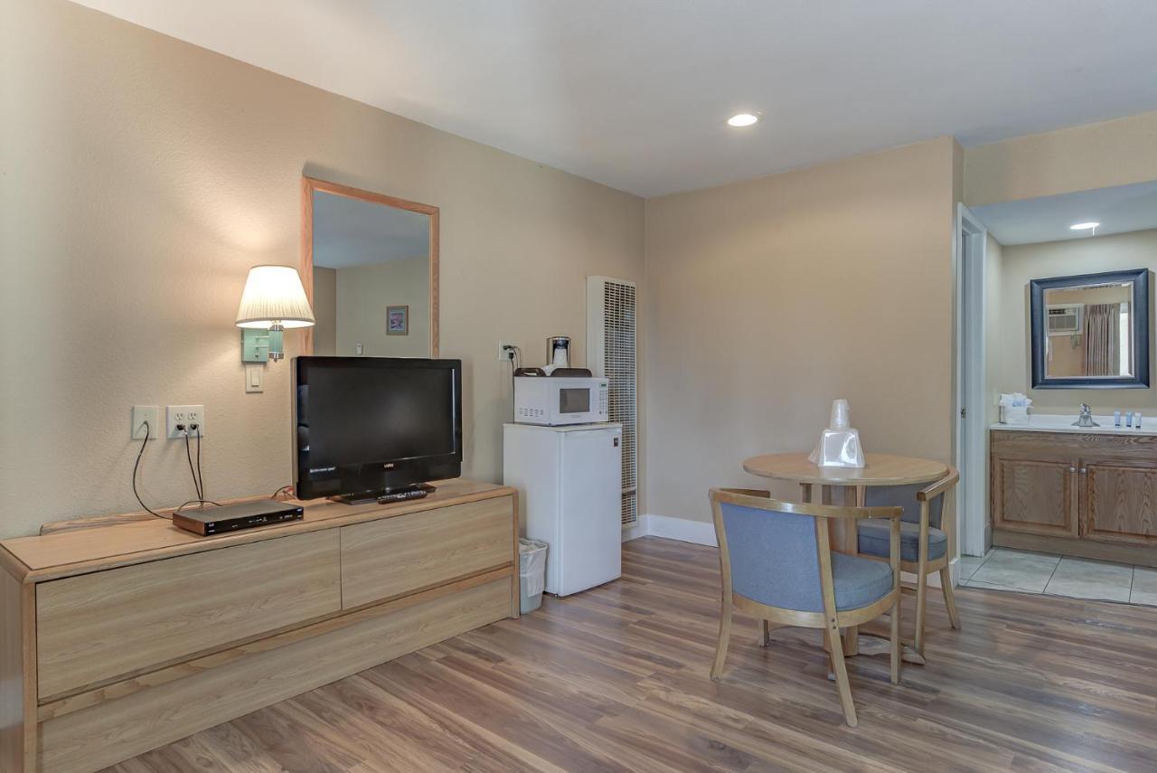 Shasta Pines Motel & Suites Burney 외부 사진