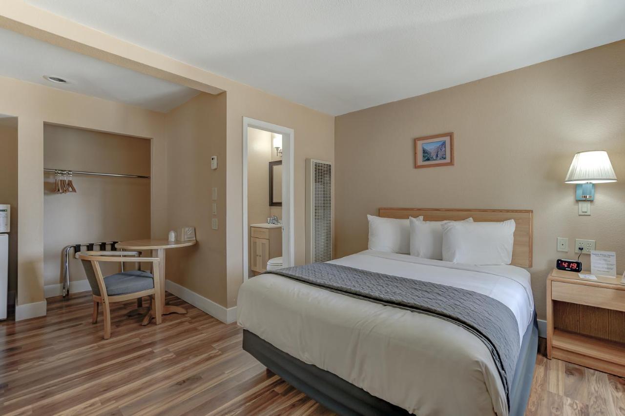 Shasta Pines Motel & Suites Burney 외부 사진