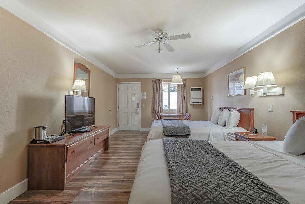 Shasta Pines Motel & Suites Burney 외부 사진