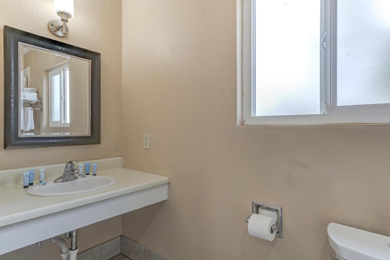 Shasta Pines Motel & Suites Burney 외부 사진