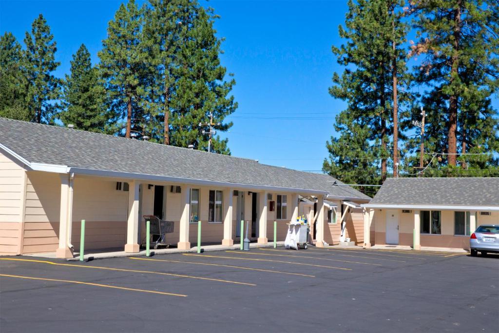 Shasta Pines Motel & Suites Burney 외부 사진