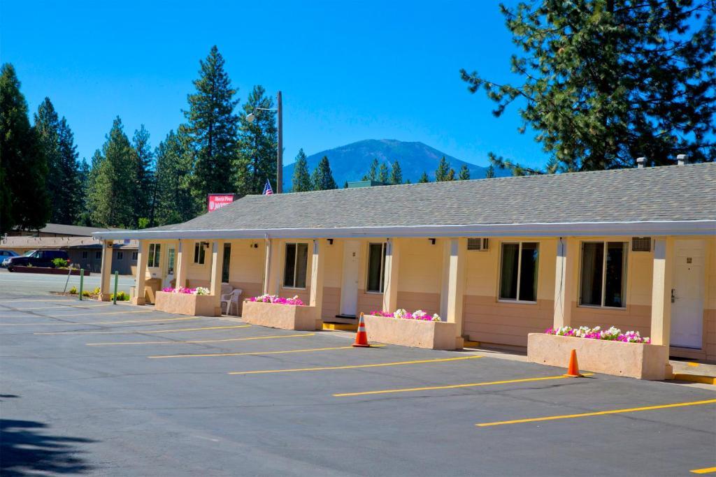 Shasta Pines Motel & Suites Burney 외부 사진