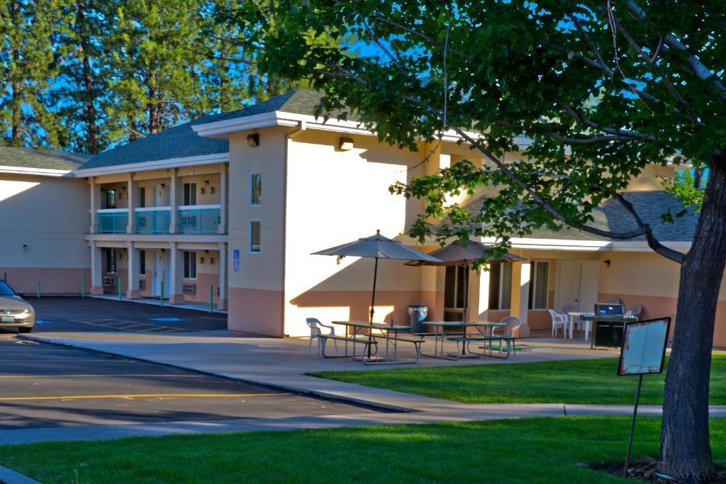 Shasta Pines Motel & Suites Burney 외부 사진