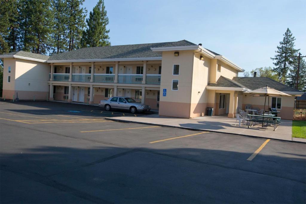 Shasta Pines Motel & Suites Burney 외부 사진