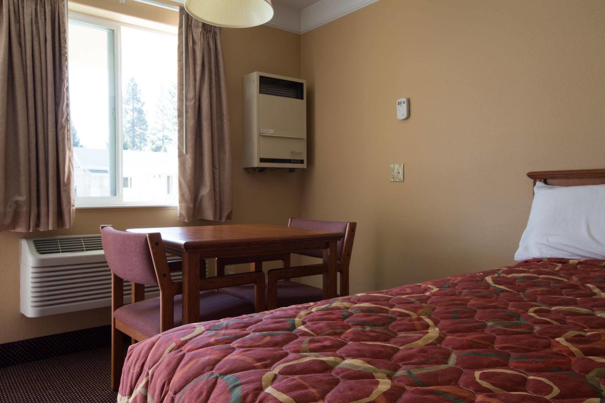Shasta Pines Motel & Suites Burney 외부 사진