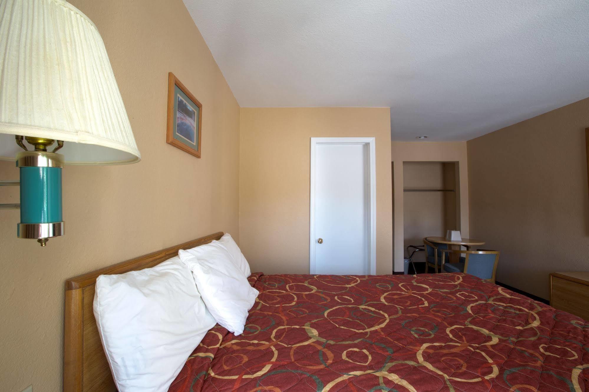 Shasta Pines Motel & Suites Burney 외부 사진